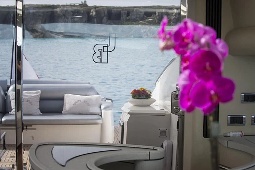 Sunseeker Predator 82 yacht 2007 5