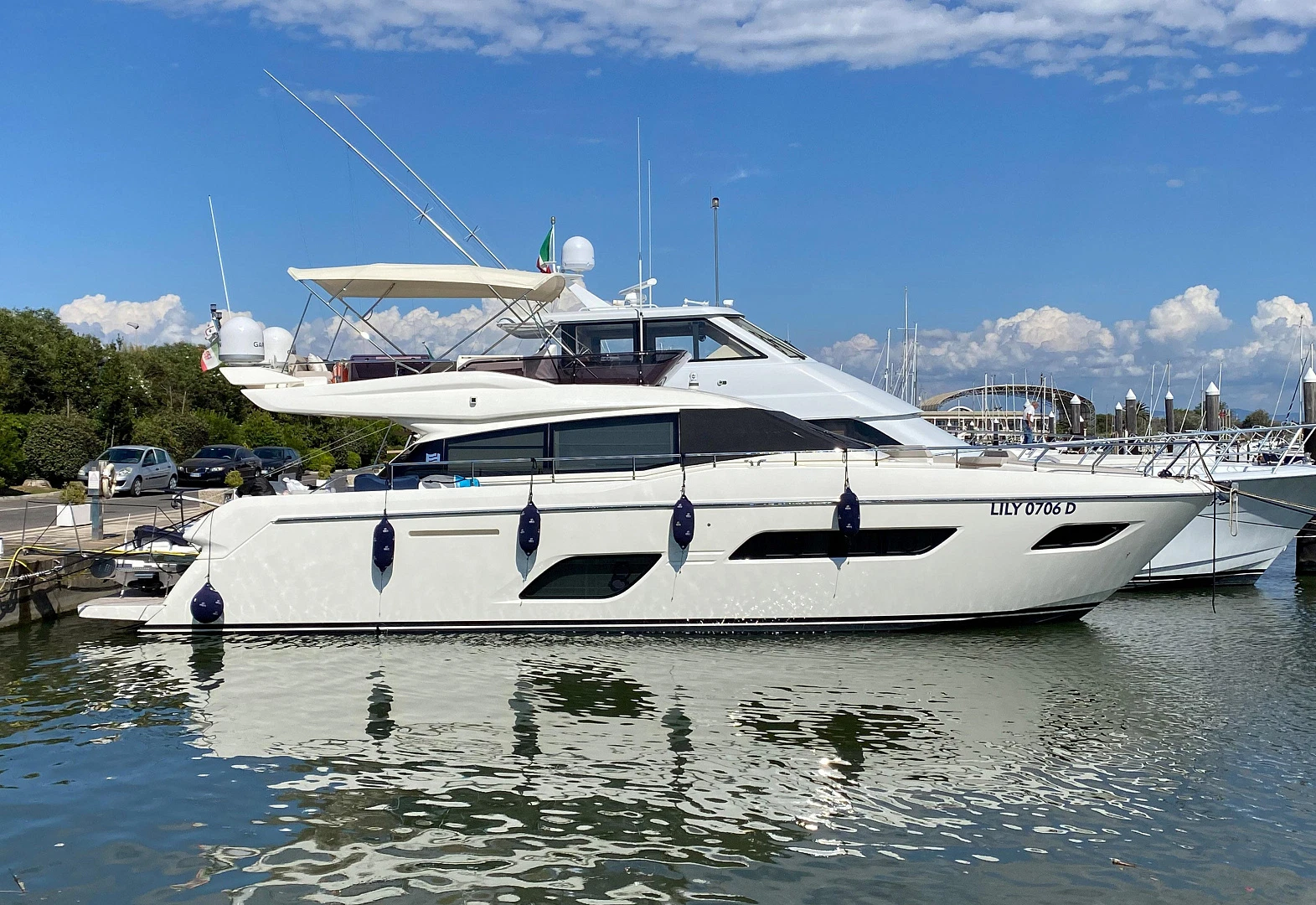 Ferretti 550