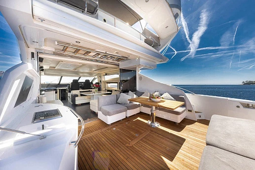 Sunseeker Predator 74 yacht 2011 10