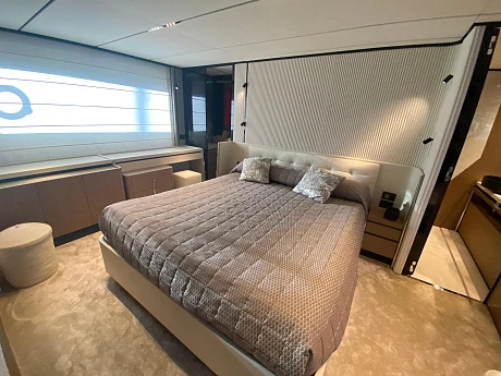 Ferretti 720 yacht 2021 7