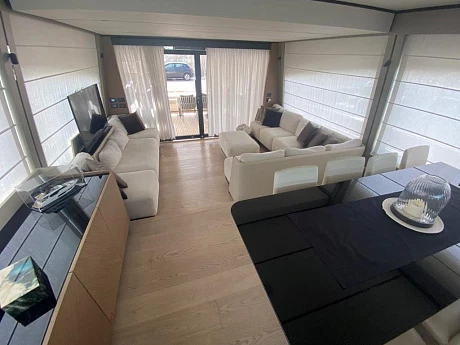 Яхта Ferretti 720 2021 3