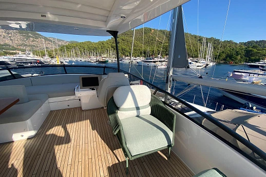 Яхта Azimut Magellano 66 2025 8