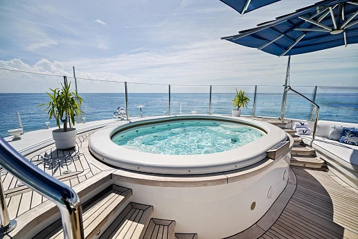 Яхта Benetti 60 2011 10