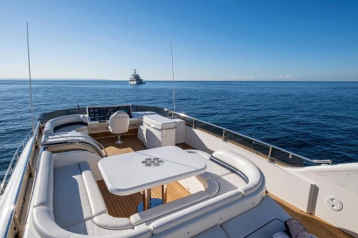 Яхта Princess 25M 2006 13