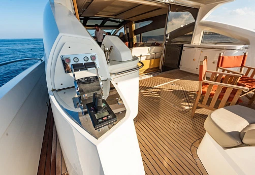 Яхта Sunseeker Predator 80 2014 10