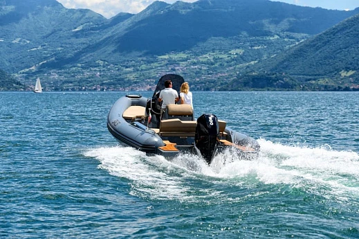 Яхта Strider 800  1