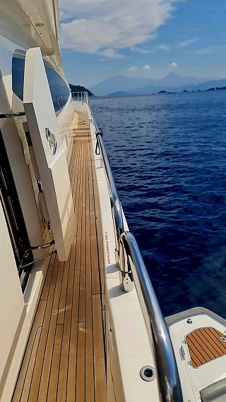 Яхта Princess 95 2011 5