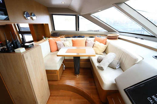 Яхта Princess 82 2015 11