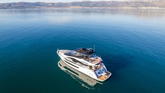 Sunseeker 88 yacht 2024 7