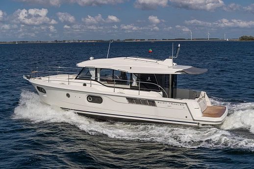 Яхта BENETEAU SWIFT TRAWLER 41 SEDAN  1