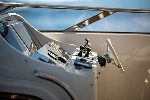 Суперъяхты Sunseeker 34M 2011 18