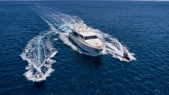 Ferretti 880 yacht 2004 3