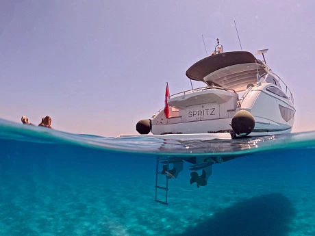 Яхта Princess V40 2022 9