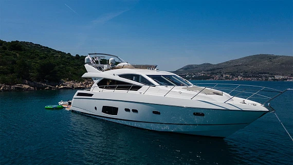 Sunseeker Manhattan 63 yacht 2011 1