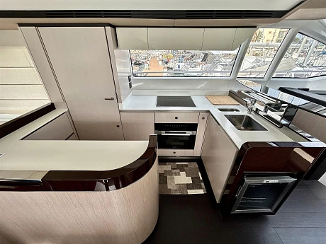 Azimut 66 Flybridge yacht 2021 10