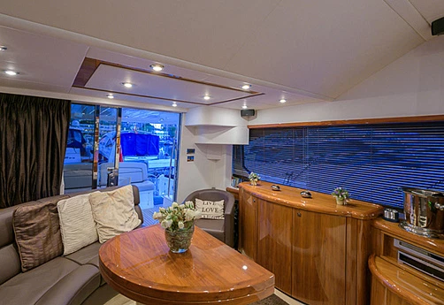 Sunseeker Manhattan 52 yacht 2010 12