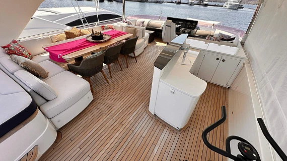 Яхта Princess Flybridge 88 2014 5