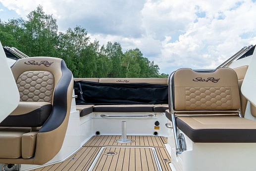 Sea Ray Sun Sport 230 yacht 2023 3