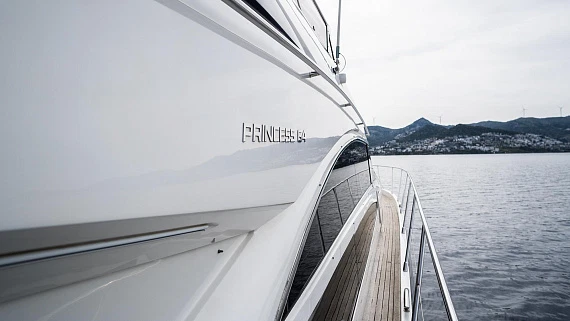 Яхта Princess 64 2012 3