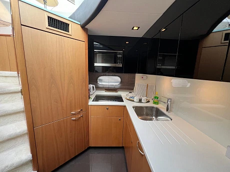 Яхта Sunseeker Predator 64 2011 5