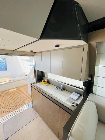 Яхта Ferretti 550 2017 12