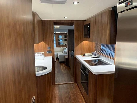 Яхта Sunseeker 86 2018 8