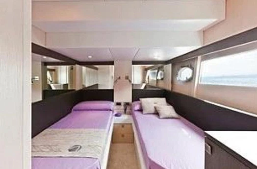 Absolute 53 Fly yacht 2014 11