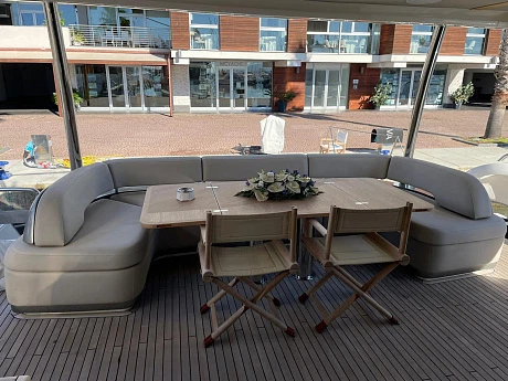 Яхта Princess Y85 2020 9