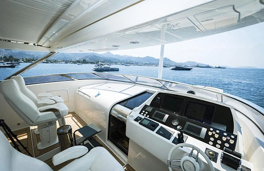 Sunseeker 34M yacht 2011 9
