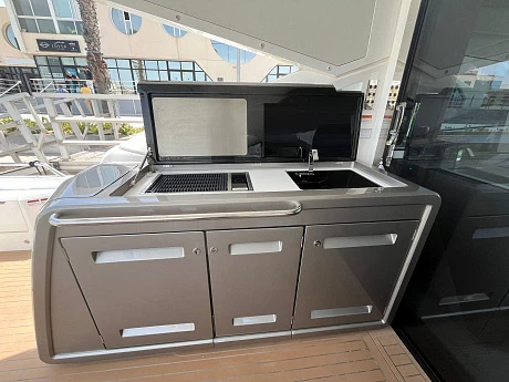 Sunseeker Predator 75 yacht 2023 10