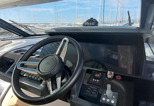 Яхта Princess V50 2023 9