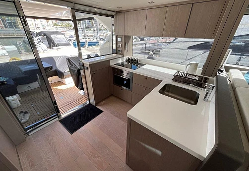 Яхта Sunseeker Manhattan 52 2019 10