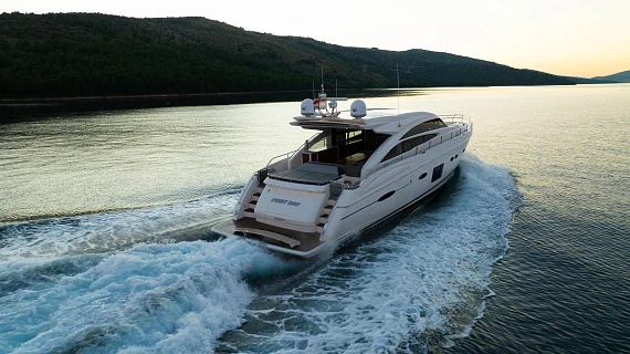 Яхта Princess V72 2012 3