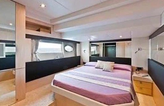 Absolute 53 Fly yacht 2014 10