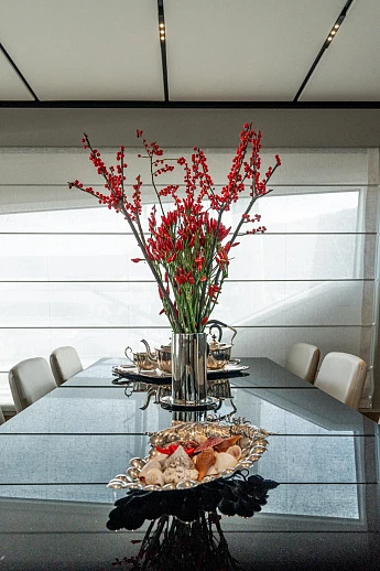 Яхта Ferretti 720 2022 11