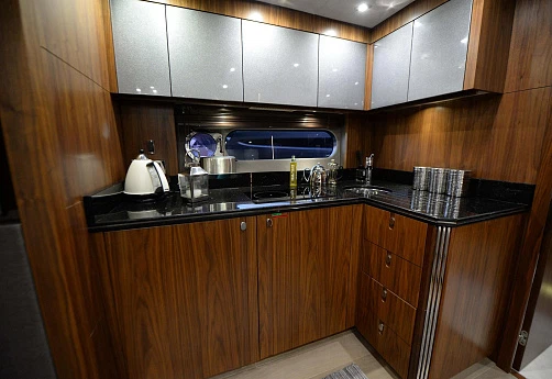 Яхта Sunseeker San Remo 2014 9