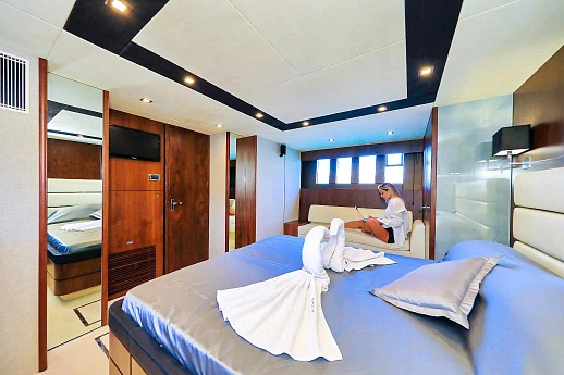 Fairline Squadron 78 Custom yacht 2013 15