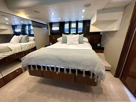 Fairline Squadron 55 yacht 2010 15