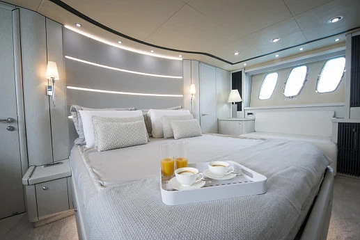 Sunseeker Predator 82 yacht 2007 13