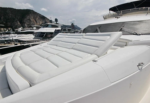 Яхта Sunseeker Manhattan 73 2012 2