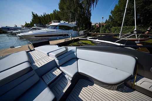 Яхта Princess R35 2021 8