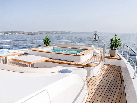 Majesty 100 Terrace yacht  12