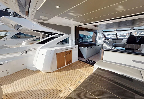 Яхта Sunseeker Predator 74 XPS 2022 2