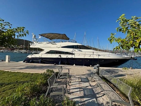 Fairline Squadron 65 yacht 2010 2