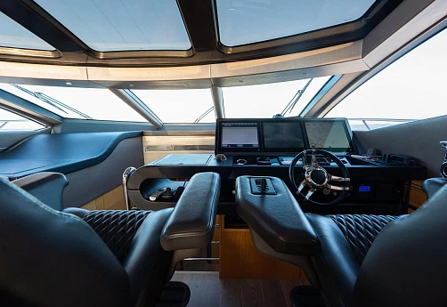 Яхта Sunseeker Predator 80 2014 15