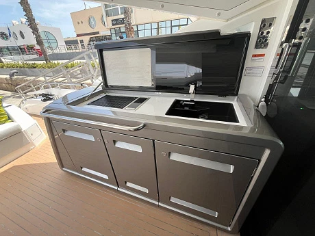 Sunseeker Predator 75 yacht 2023 13