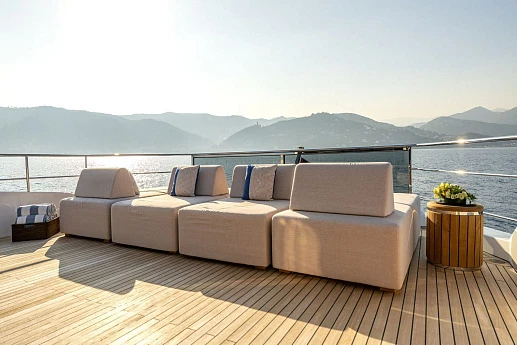 Majesty 111 yacht  3