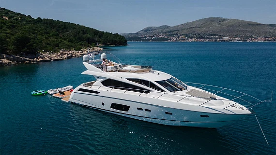 Sunseeker Manhattan 63 yacht 2011 4