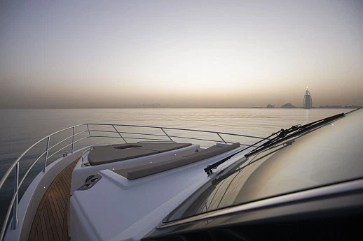 Яхта Majesty 62  3