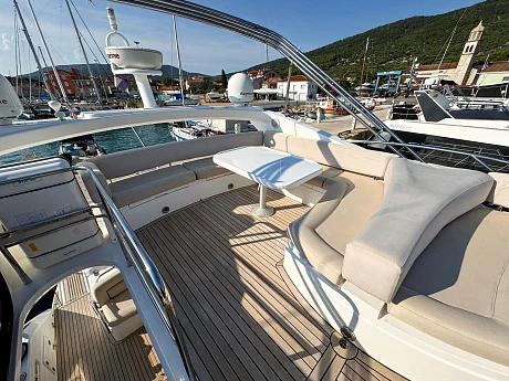 Sunseeker Manhattan 63 yacht 2011 3